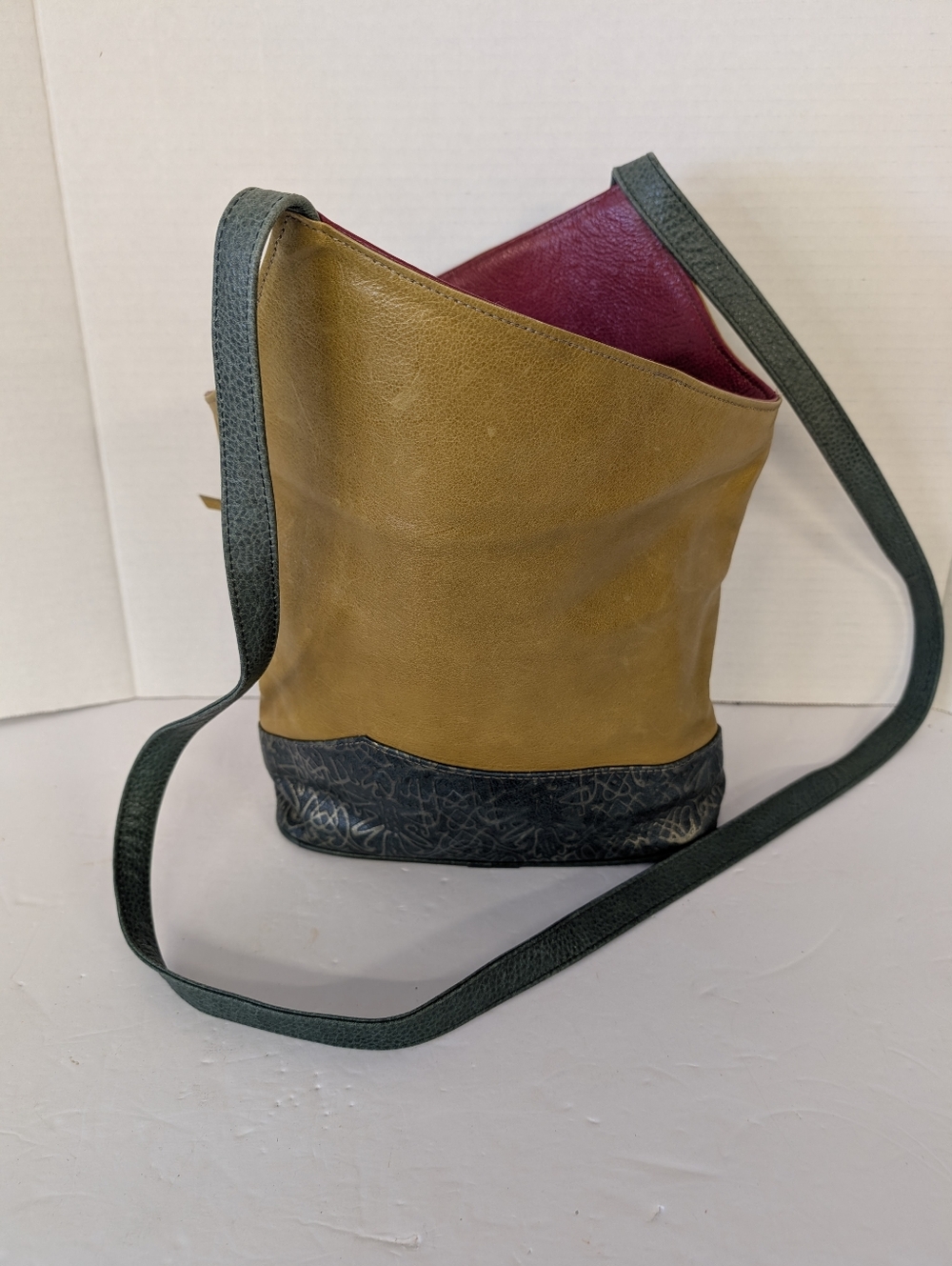 Bag Maxx Of New York Bag Leather Two-Tone Crossbody in Mustard and Dark Teal - Picture 2 of 4